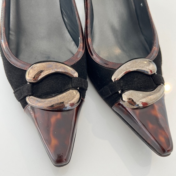 Stuart Weizman black suede tortoise trim pumps 8 M - Picture 2 of 9